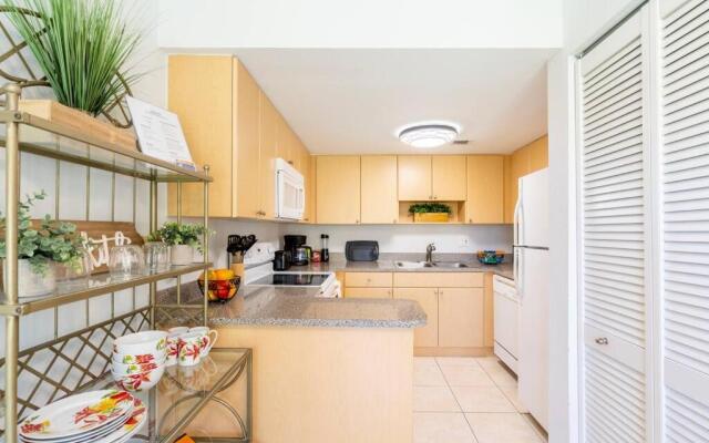 Shine and bright apartment with lake view