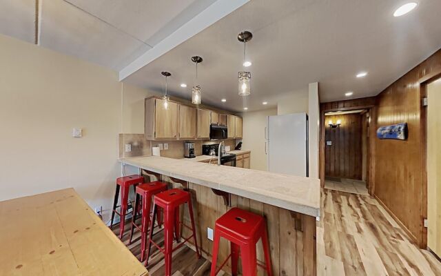 Nicely Remodeled 2 Bedrooms at 1849 Condos - Easy Access to Slopes!