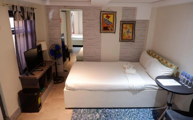OYO 492 Sunset View Ridge Residences