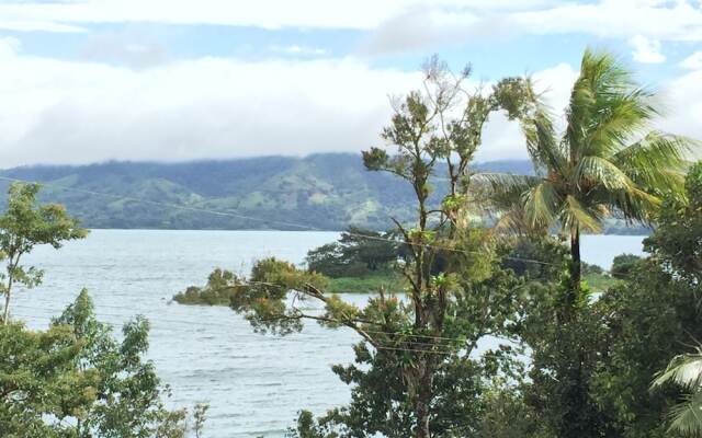 Bluebay Bugenvil Lake Lodge