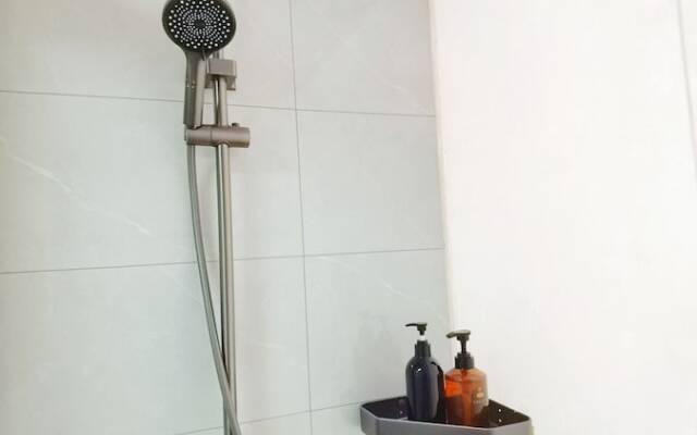 Orange Mingwu Hotel with Cat Cafe