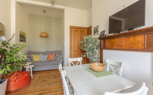 Modern 2 Bedroom Flat In Edinburgh City Centre