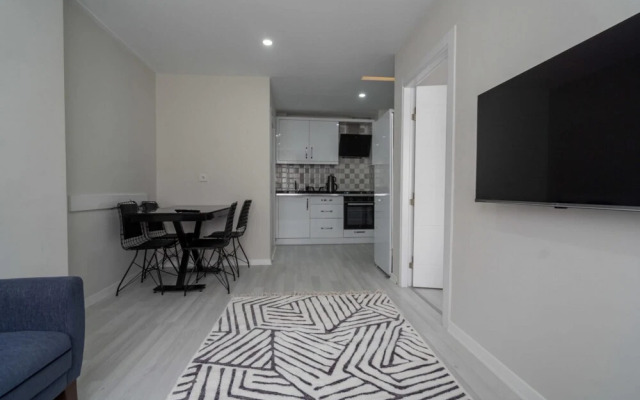 Central Flat Near Beach in Muratpasa