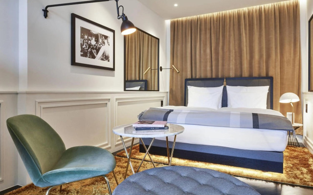 Roomers Munich, Autograph Collection