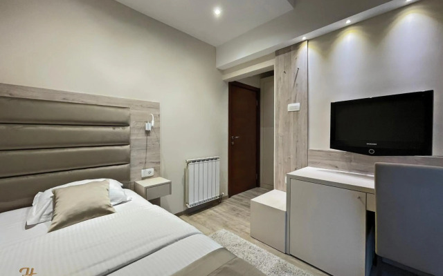Hotel Holiday
