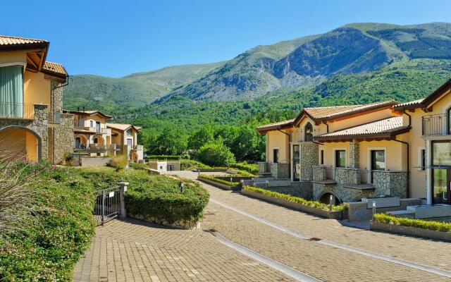 Valley-View Holiday Home in Scanno with Garden