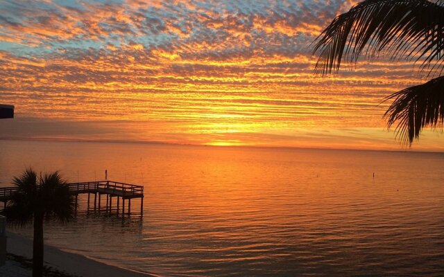 Cabana Breezes Suites