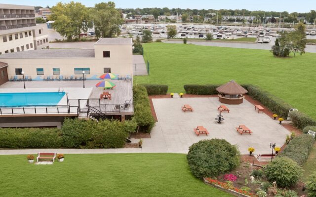 Ramada by Wyndham Belleville Harbourview Conference Centre