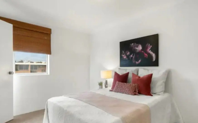 Bright 2 Bedroom Apartment Near Optus Stadium
