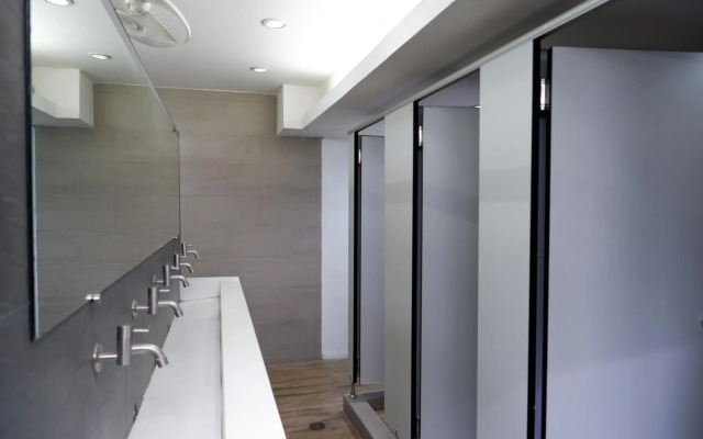 18 Coins Budget Hotel