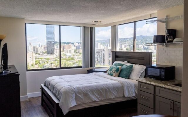 Remodeled Studio With Panoramic Mountain Views!