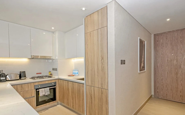 LUX Contemporary Suite Marina View 3