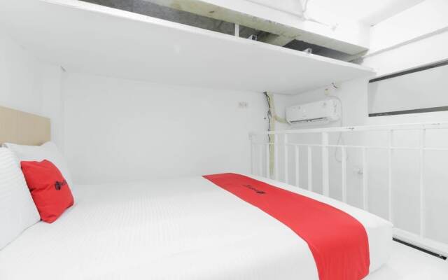 RedDoorz near Hayam Wuruk