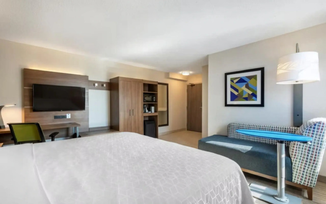Holiday Inn Express Toronto - Downtown by IHG