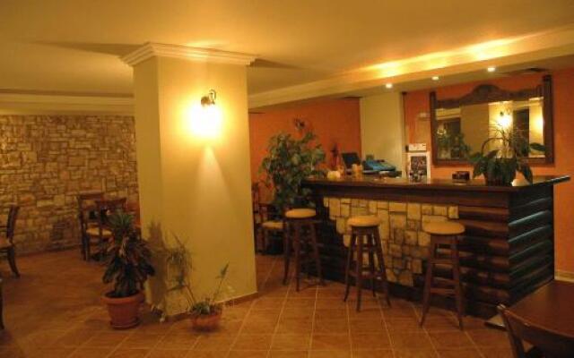 Aroanios Hotel