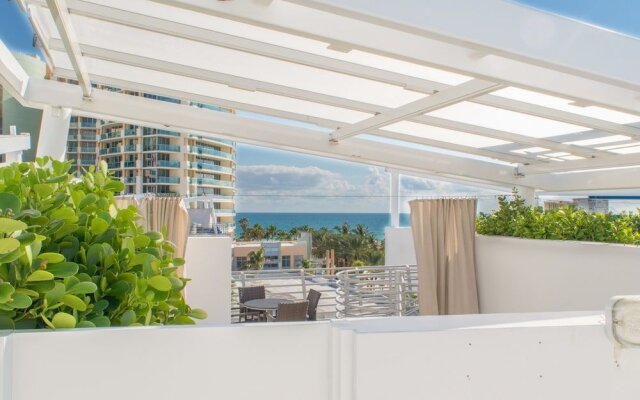 Penthouse De Soleil South Beach - On Ocean Drive Miami Beach Studio Bedroom Condo by RedAwning
