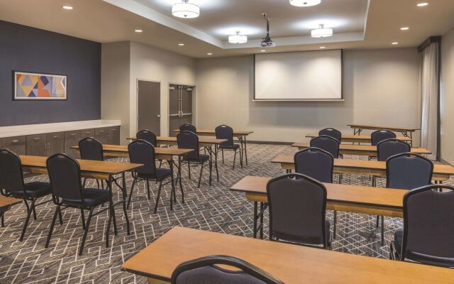 La Quinta Inn & Suites by Wyndham Atlanta South - McDonough