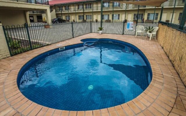 Golden Guitar Motor Inn