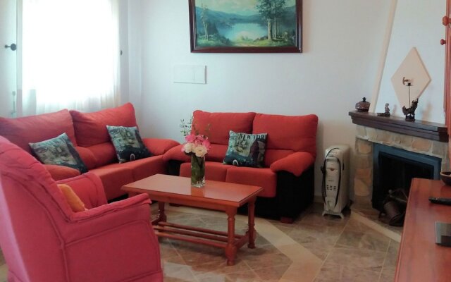 Cozy Villa in Villanueva de la Concepción with Swimming Pool