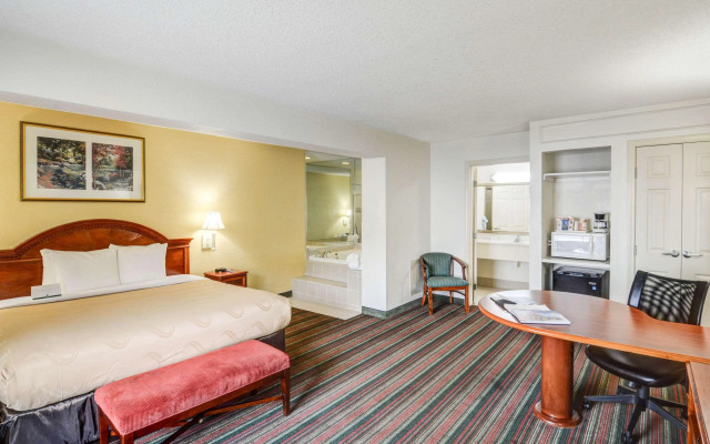 Quality Inn & Suites Biltmore East