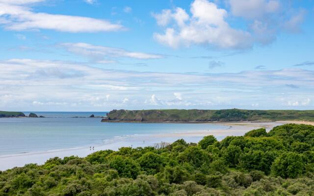 Apartment 10 Waterstone House - Luxury Apartment With Sea Views