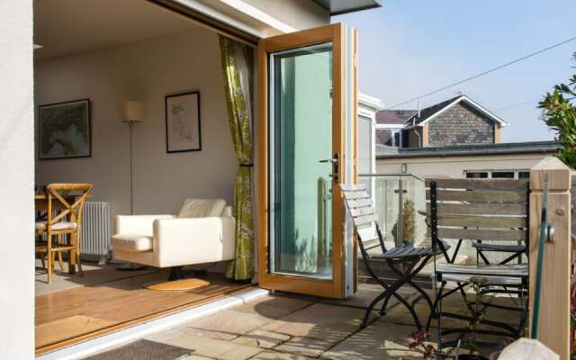 Luxury Escape with Garden and Parking