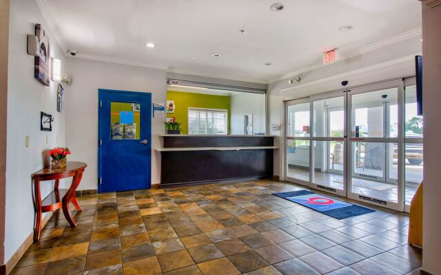OYO Townhouse Sulphur, LA Extended Stay