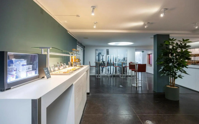 Louise Hotel