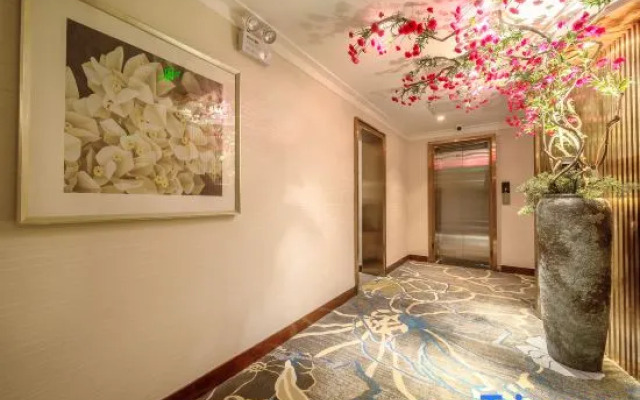 Holiday Inn (Fuyang Yingzhou District City Normal College)