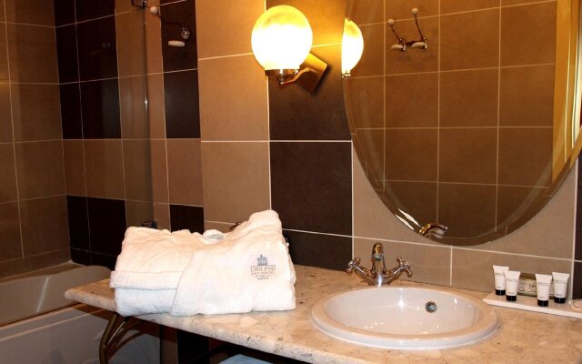 Delphi Art Hotel
