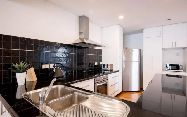 Chic Hobart Townhouse sleeps 9 - perfect location