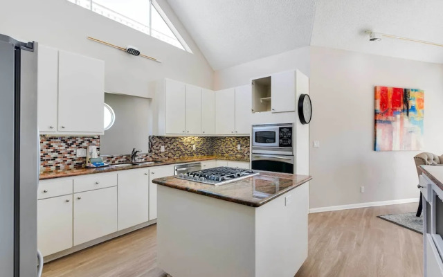 Pet-friendly Galveston Home w/ Wraparound Deck