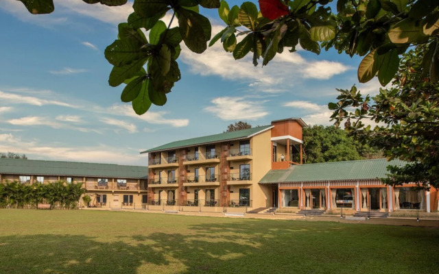 Paramount Riverfront Resort & Spa