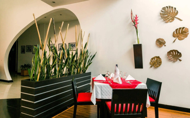 La Rivera Hotel