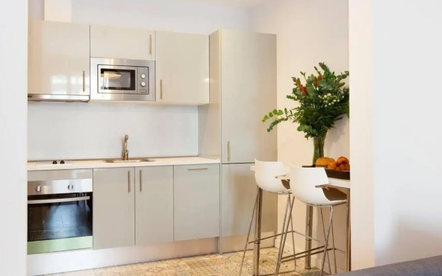 Perfectly located 4-bed 4-bath apartment in Barcelona 2-1