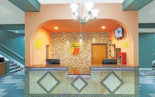 Super 8 by Wyndham Kansas City