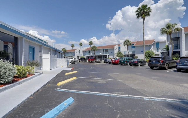Poolside Madeira Beach Abode w/ Balcony!