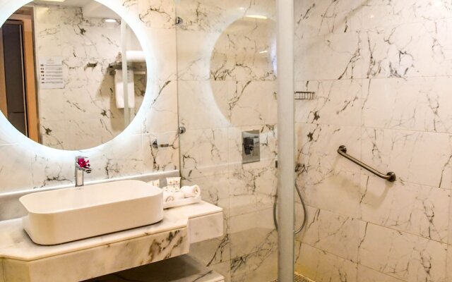 Sirena Beach Resort  Spa