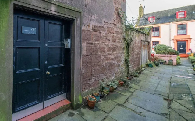 Lochside Apartment C