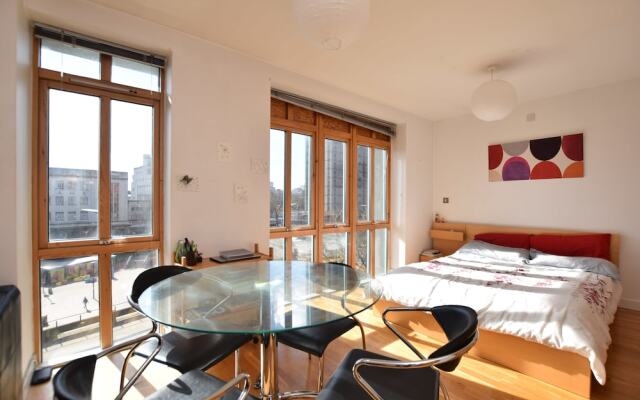 Spacious Studio Apartment in the Heart of the City