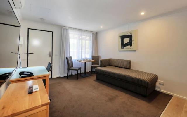 New Crossing Place Motel & Apartments
