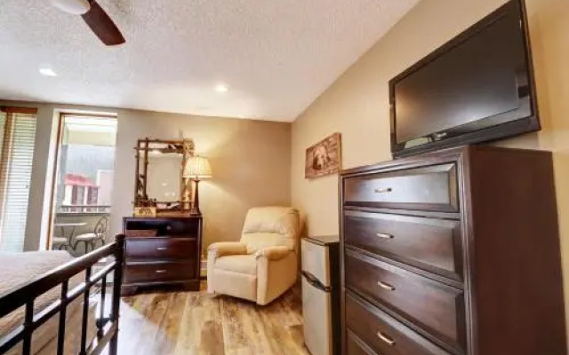 Large, Welcoming Condo With Incredible Views - WL406 by Redawning