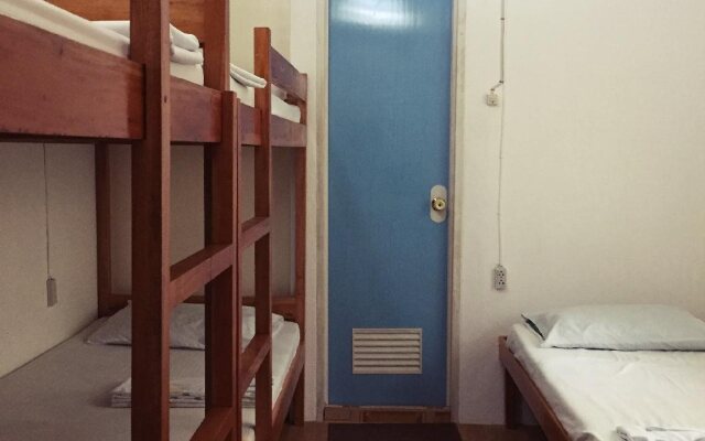 Emok's Guest House - Hostel