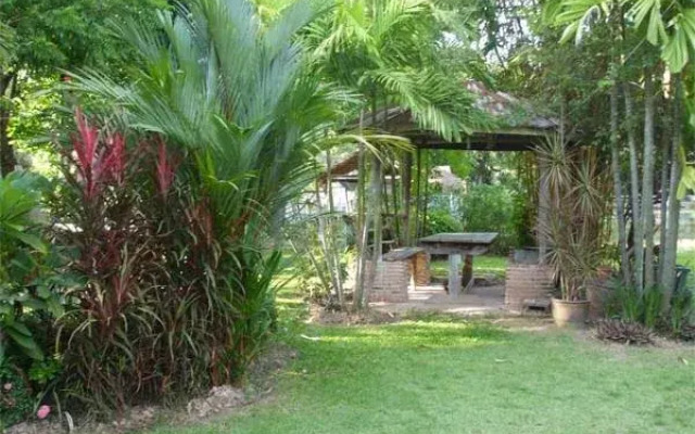 Suwan Guesthouse & Resort