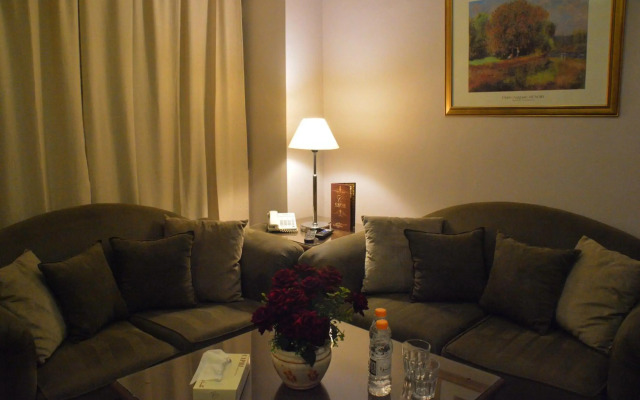 Capri Hotel Suites