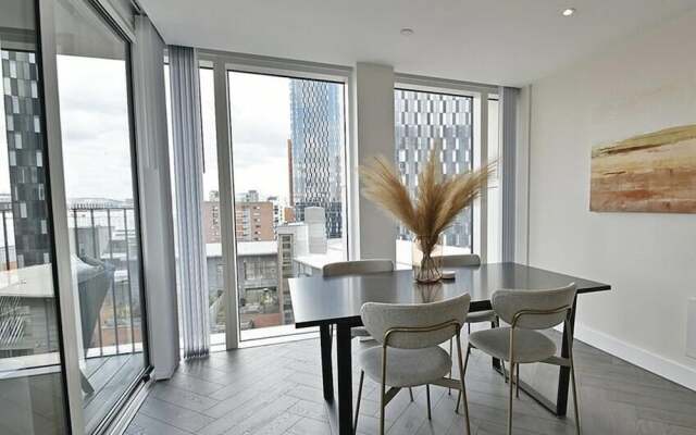 Top Floor 3-bed Penthouse in Manchester