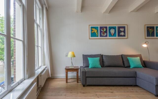 Canal View Amsterdam apartment