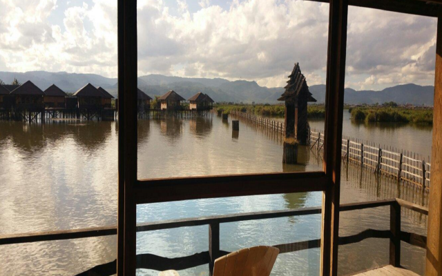 Shwe Inn Tha Floating Resort Hotel