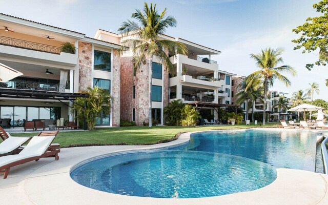 Gorgeous 4 Bedroom Condo