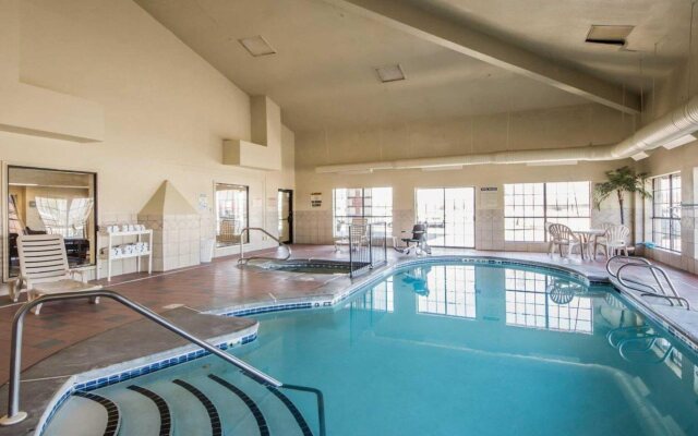 Rodeway Inn & Suites East/I-44